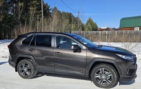 Toyota RAV4, 2021 год, 3 600 000 рублей, 6 фотография