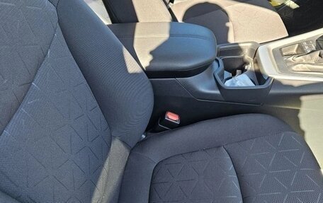 Toyota RAV4, 2021 год, 3 600 000 рублей, 13 фотография