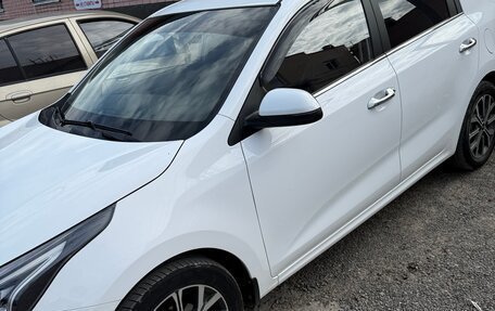 KIA Rio IV, 2021 год, 1 930 000 рублей, 2 фотография