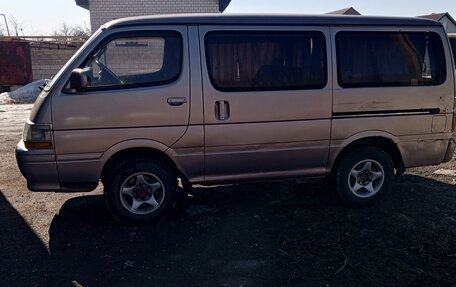 Toyota HiAce H100, 1992 год, 395 000 рублей, 2 фотография