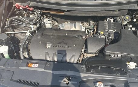 Mitsubishi Outlander III рестайлинг 3, 2019 год, 2 600 000 рублей, 5 фотография