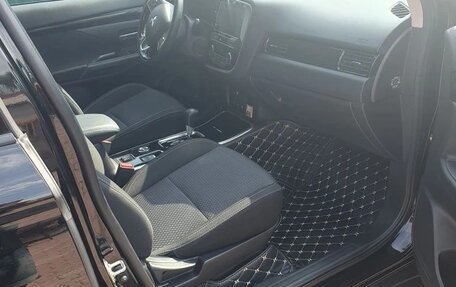 Mitsubishi Outlander III рестайлинг 3, 2019 год, 2 600 000 рублей, 7 фотография