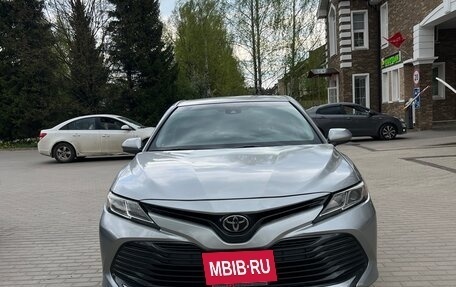 Toyota Camry, 2018 год, 1 280 000 рублей, 4 фотография