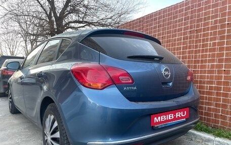 Opel Astra J, 2013 год, 700 000 рублей, 2 фотография