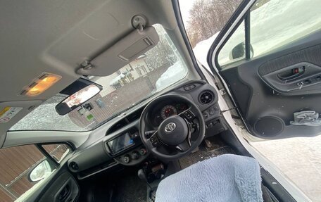 Toyota Vitz, 2017 год, 1 200 000 рублей, 2 фотография