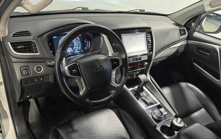 Mitsubishi Pajero Sport III рестайлинг, 2022 год, 4 199 000 рублей, 12 фотография