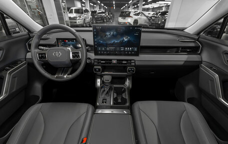 Toyota RAV4, 2025 год, 4 990 000 рублей, 8 фотография