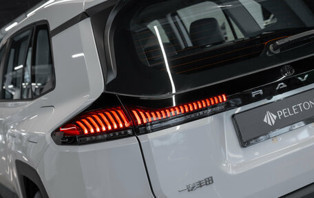 Toyota RAV4, 2025 год, 4 990 000 рублей, 25 фотография