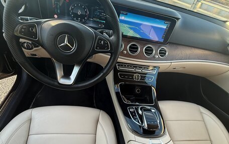 Mercedes-Benz E-Класс, 2016 год, 3 000 000 рублей, 8 фотография