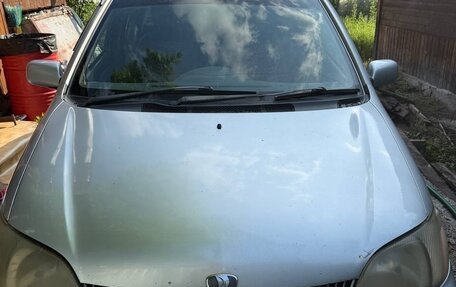 Toyota Platz, 2001 год, 319 000 рублей, 2 фотография