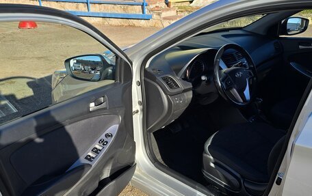 Hyundai Solaris II рестайлинг, 2016 год, 1 075 000 рублей, 10 фотография