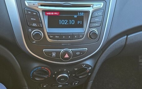 Hyundai Solaris II рестайлинг, 2016 год, 1 075 000 рублей, 13 фотография