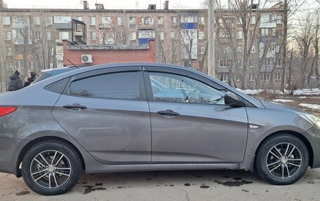 Hyundai Solaris II рестайлинг, 2012 год, 650 000 рублей, 5 фотография