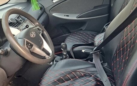 Hyundai Solaris II рестайлинг, 2012 год, 650 000 рублей, 11 фотография