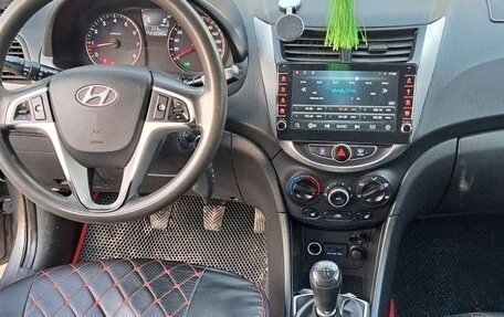 Hyundai Solaris II рестайлинг, 2012 год, 650 000 рублей, 10 фотография