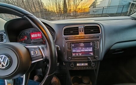 Volkswagen Polo VI (EU Market), 2018 год, 900 000 рублей, 21 фотография