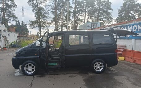 Hyundai H-1 II рестайлинг, 2001 год, 850 000 рублей, 3 фотография