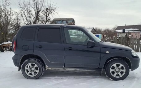 Chevrolet Niva I рестайлинг, 2017 год, 715 000 рублей, 2 фотография