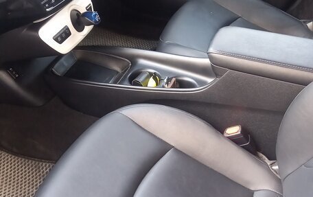 Toyota Prius IV XW50, 2016 год, 1 716 000 рублей, 8 фотография