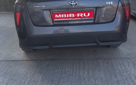 Toyota Prius IV XW50, 2016 год, 1 716 000 рублей, 3 фотография