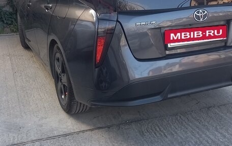 Toyota Prius IV XW50, 2016 год, 1 716 000 рублей, 2 фотография