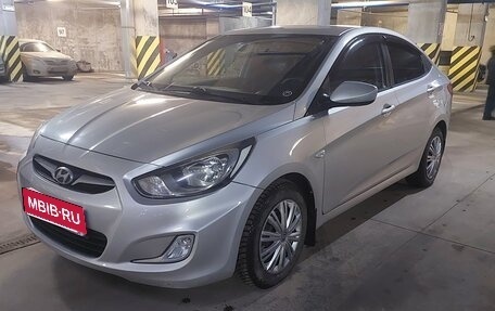 Hyundai Solaris II рестайлинг, 2011 год, 660 000 рублей, 1 фотография