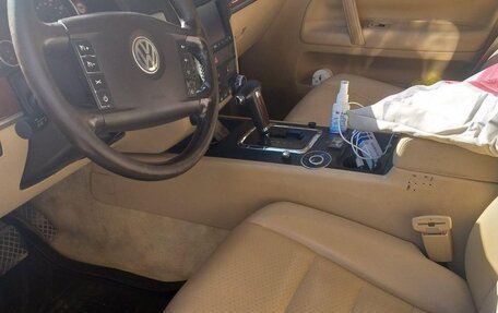 Volkswagen Touareg III, 2004 год, 600 000 рублей, 10 фотография