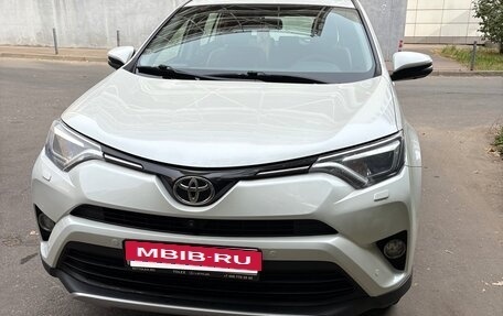 Toyota RAV4, 2015 год, 2 750 000 рублей, 10 фотография