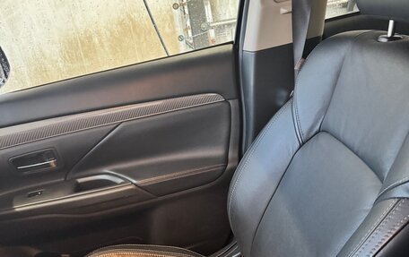 Mitsubishi Outlander III рестайлинг 3, 2019 год, 2 200 000 рублей, 2 фотография