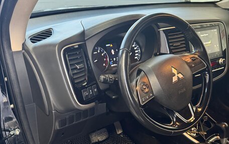 Mitsubishi Outlander III рестайлинг 3, 2019 год, 2 200 000 рублей, 3 фотография