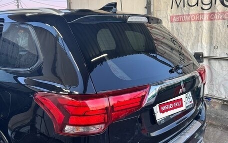 Mitsubishi Outlander III рестайлинг 3, 2019 год, 2 200 000 рублей, 8 фотография