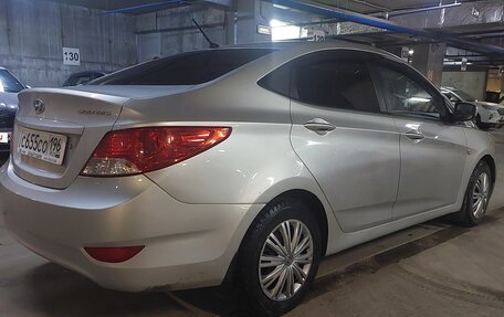 Hyundai Solaris II рестайлинг, 2011 год, 660 000 рублей, 5 фотография