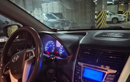 Hyundai Solaris II рестайлинг, 2011 год, 660 000 рублей, 12 фотография