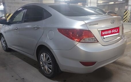 Hyundai Solaris II рестайлинг, 2011 год, 660 000 рублей, 4 фотография