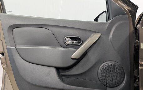 Renault Logan II, 2018 год, 1 020 000 рублей, 19 фотография