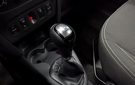 Renault Logan II, 2018 год, 1 020 000 рублей, 27 фотография