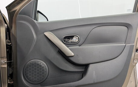 Renault Logan II, 2018 год, 1 020 000 рублей, 24 фотография