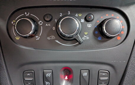 Renault Logan II, 2018 год, 1 020 000 рублей, 26 фотография