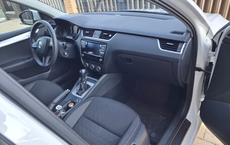 Skoda Octavia, 2017 год, 1 780 000 рублей, 10 фотография