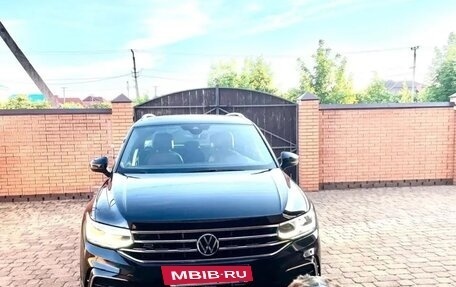 Volkswagen Tiguan II, 2020 год, 4 100 000 рублей, 2 фотография