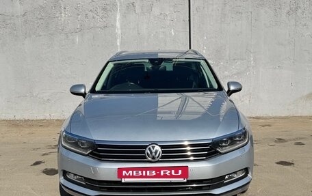 Volkswagen Passat B8 рестайлинг, 2017 год, 1 750 000 рублей, 2 фотография