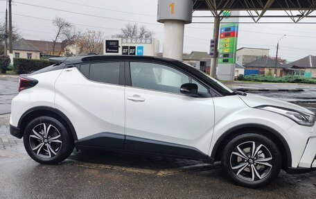 Toyota C-HR I рестайлинг, 2022 год, 3 000 000 рублей, 1 фотография