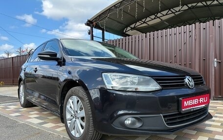 Volkswagen Jetta VI, 2013 год, 1 050 000 рублей, 1 фотография