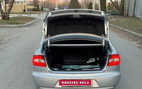 Skoda Superb III рестайлинг, 2012 год, 1 270 000 рублей, 23 фотография