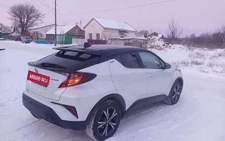 Toyota C-HR I рестайлинг, 2022 год, 3 000 000 рублей, 5 фотография
