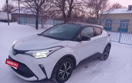 Toyota C-HR I рестайлинг, 2022 год, 3 000 000 рублей, 4 фотография
