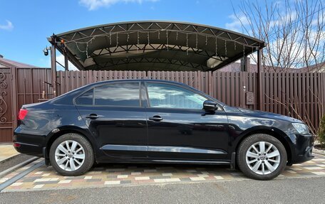 Volkswagen Jetta VI, 2013 год, 1 050 000 рублей, 2 фотография