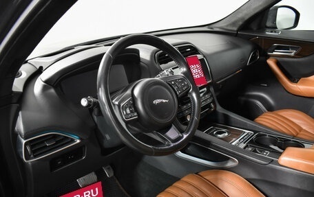 Jaguar F-Pace, 2016 год, 2 500 000 рублей, 9 фотография