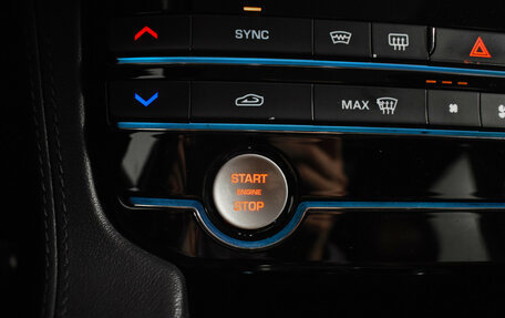 Jaguar F-Pace, 2016 год, 2 500 000 рублей, 19 фотография