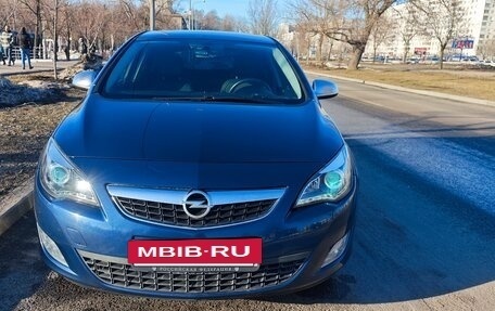Opel Astra J, 2011 год, 850 000 рублей, 2 фотография